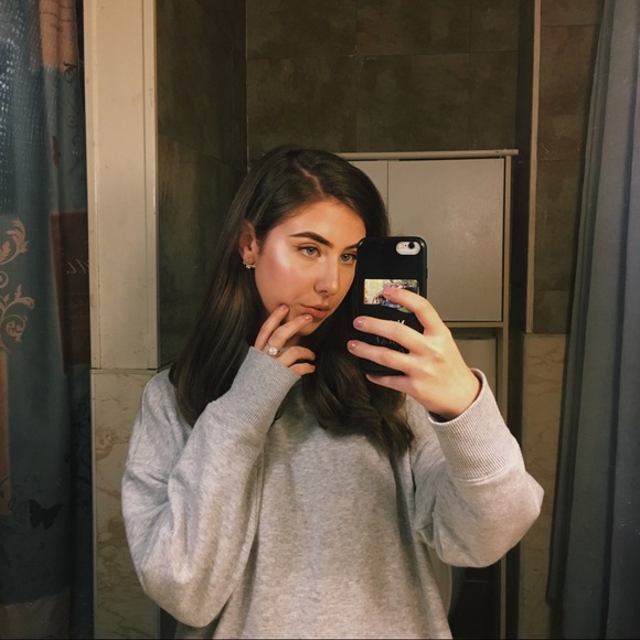 Meet your Posher, Emily - Picture 2 of 5